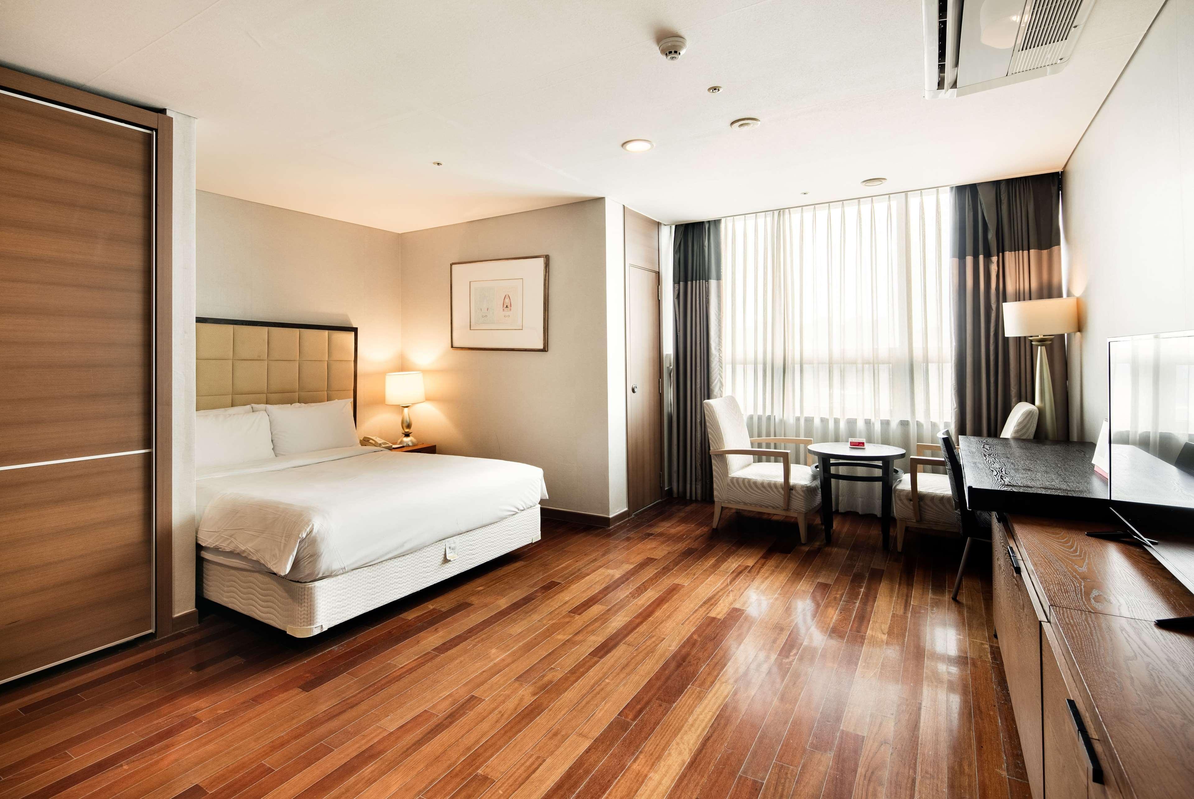 Ramada Hotel And Suites Seoul Namdaemun Экстерьер фото