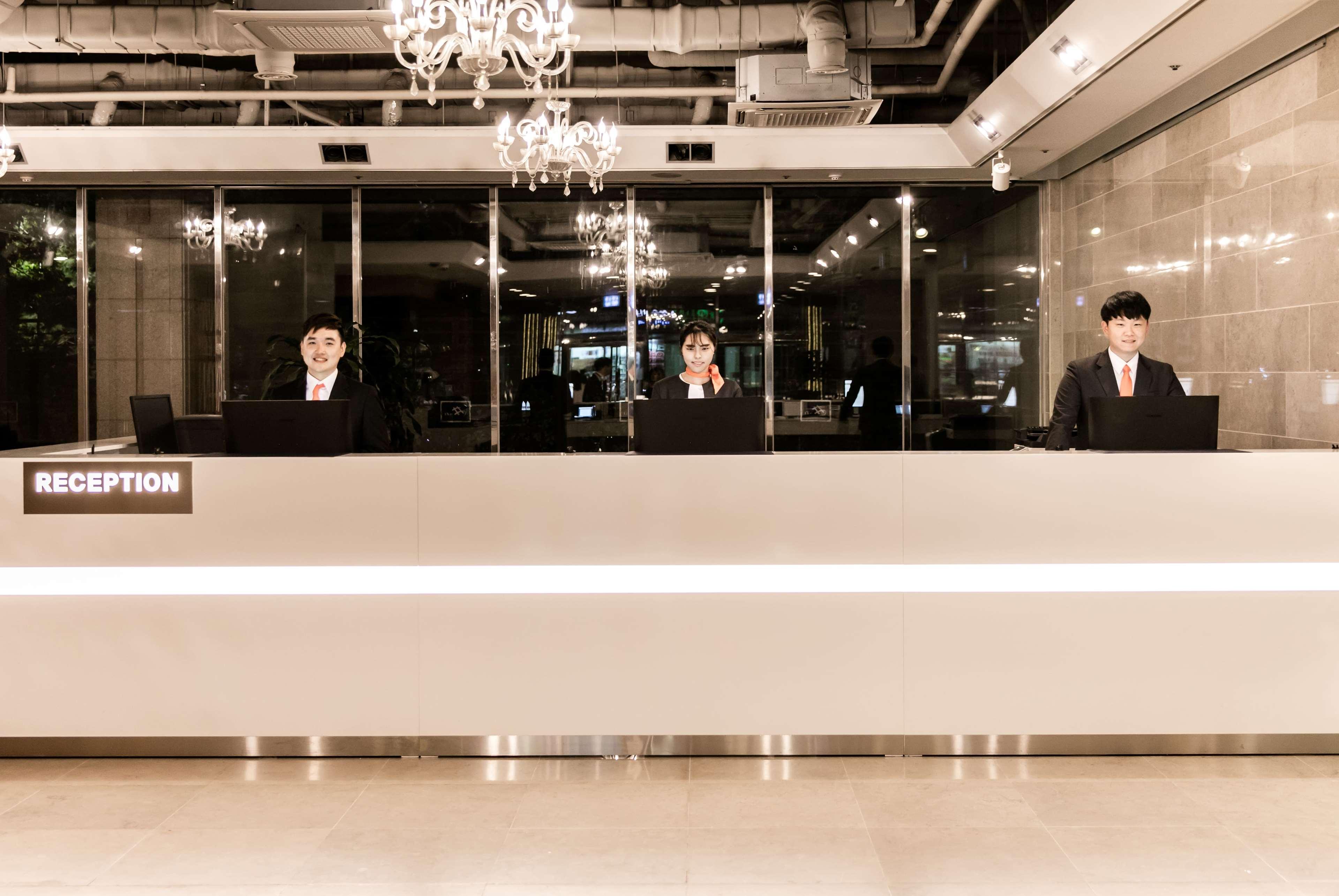 Ramada Hotel And Suites Seoul Namdaemun Экстерьер фото