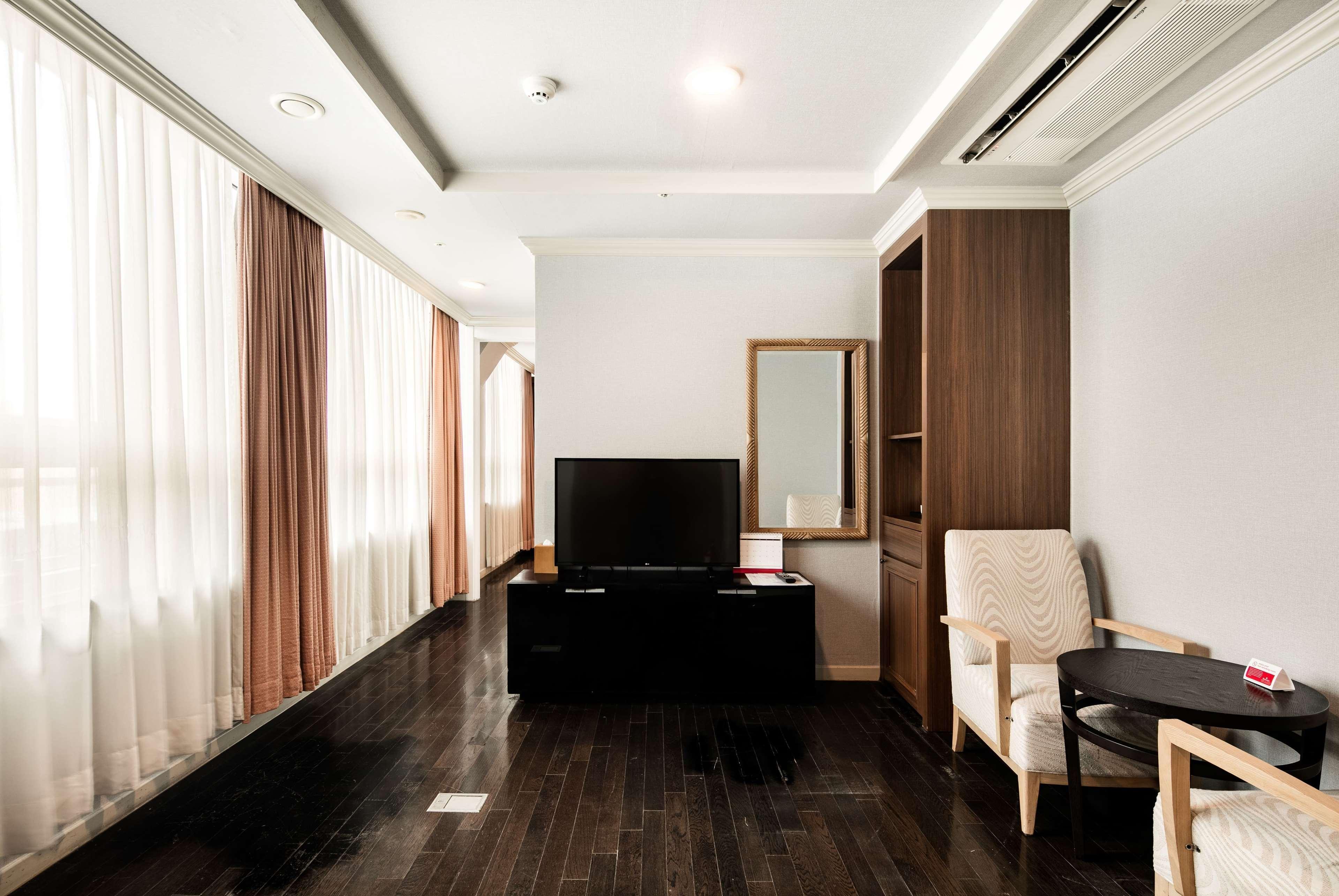 Ramada Hotel And Suites Seoul Namdaemun Экстерьер фото