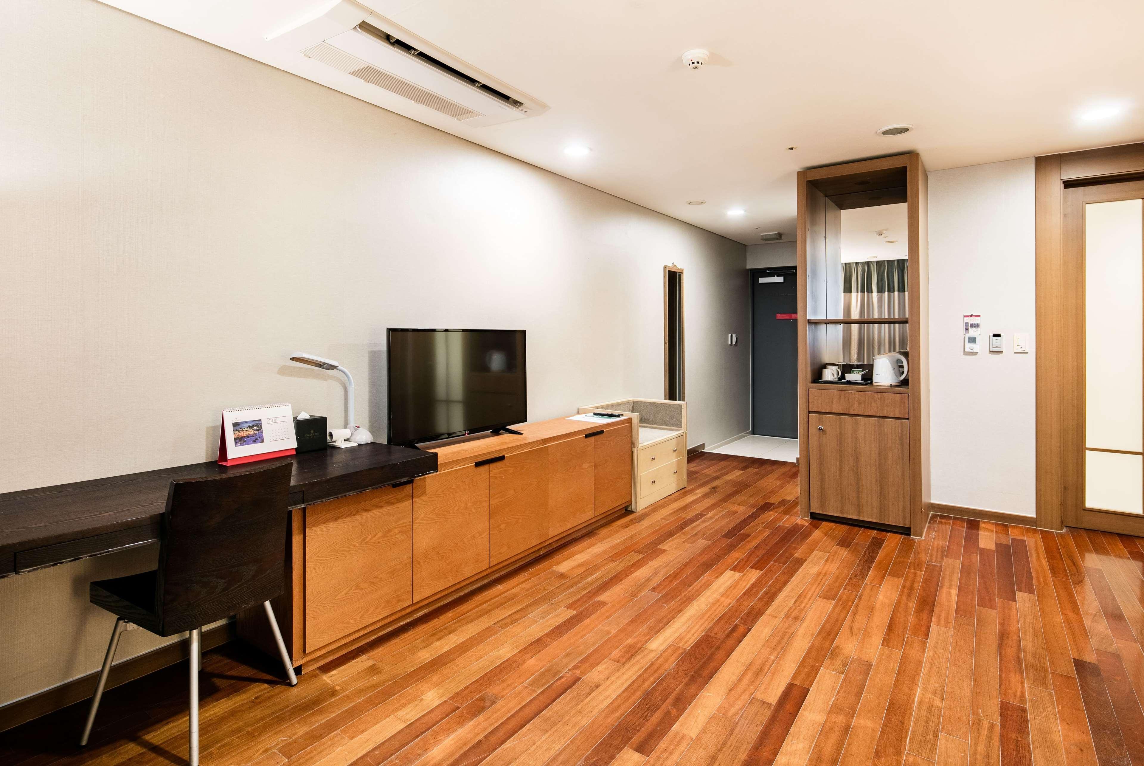Ramada Hotel And Suites Seoul Namdaemun Экстерьер фото