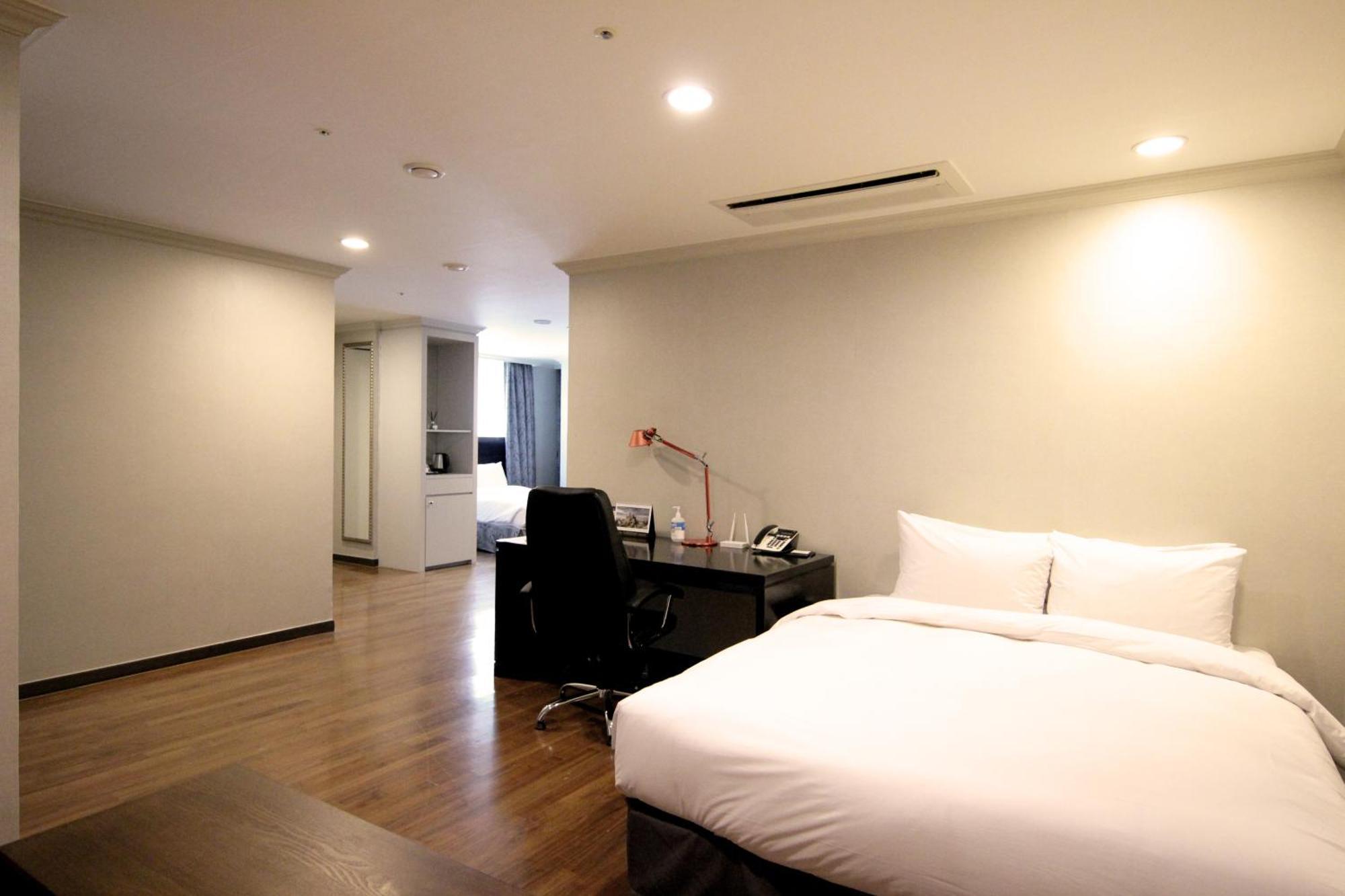 Ramada Hotel And Suites Seoul Namdaemun Экстерьер фото